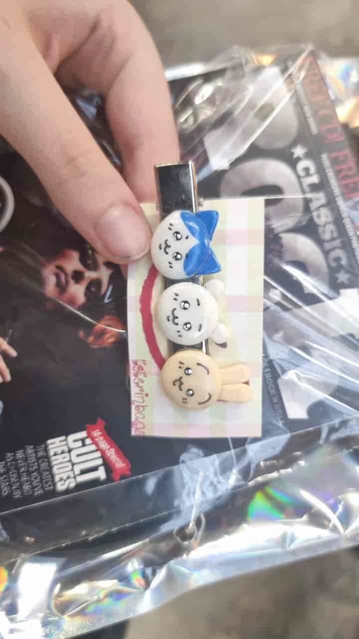 broche para el pelo de chiikawa